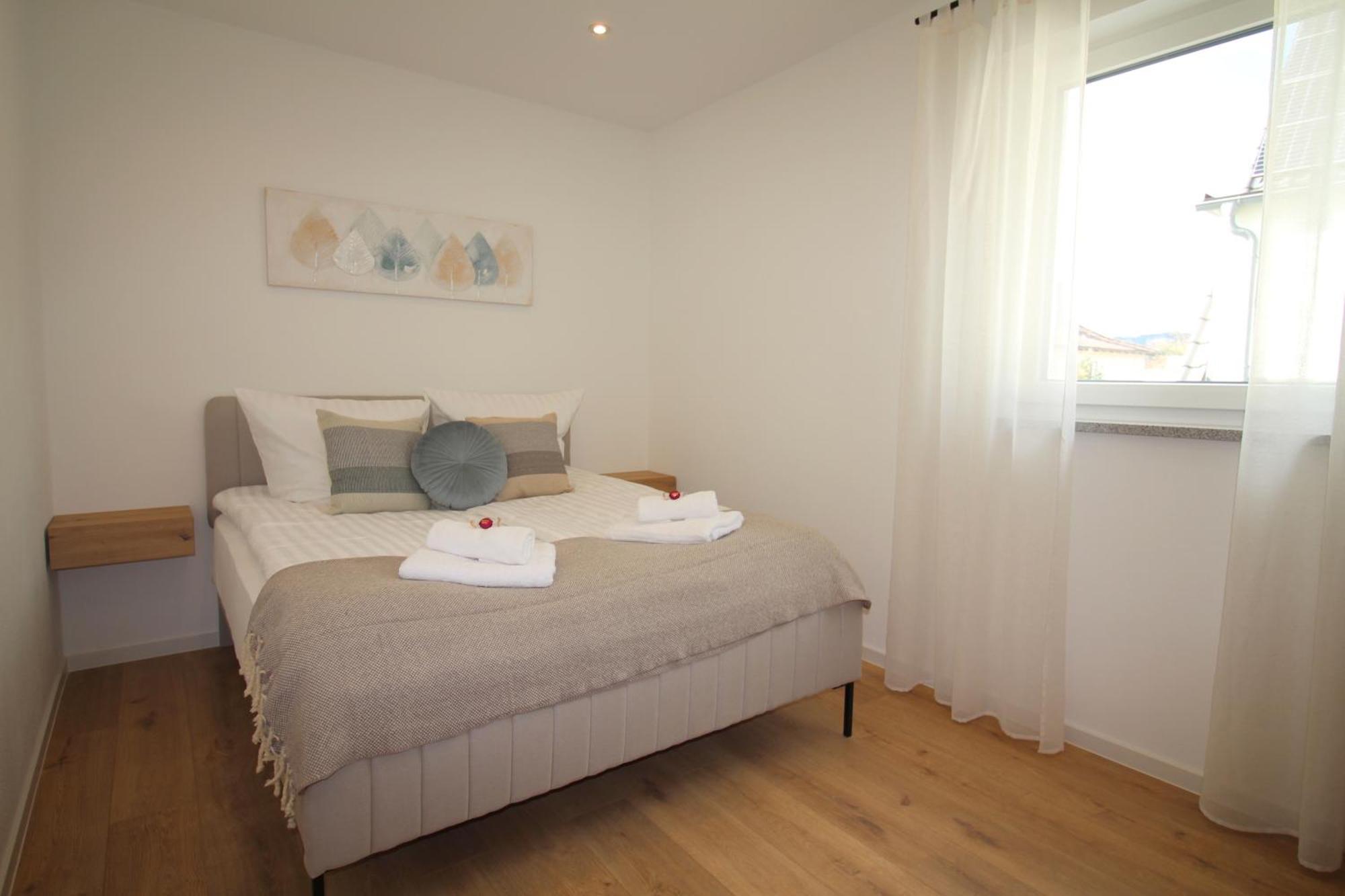 Apartment Mit Voll Ausgestatetter Kueche, Badewanne, Balkon, Parkplatz Vor Dem Haus, Ruhig Gelegen, Ada4 Kulmbach Exterior foto