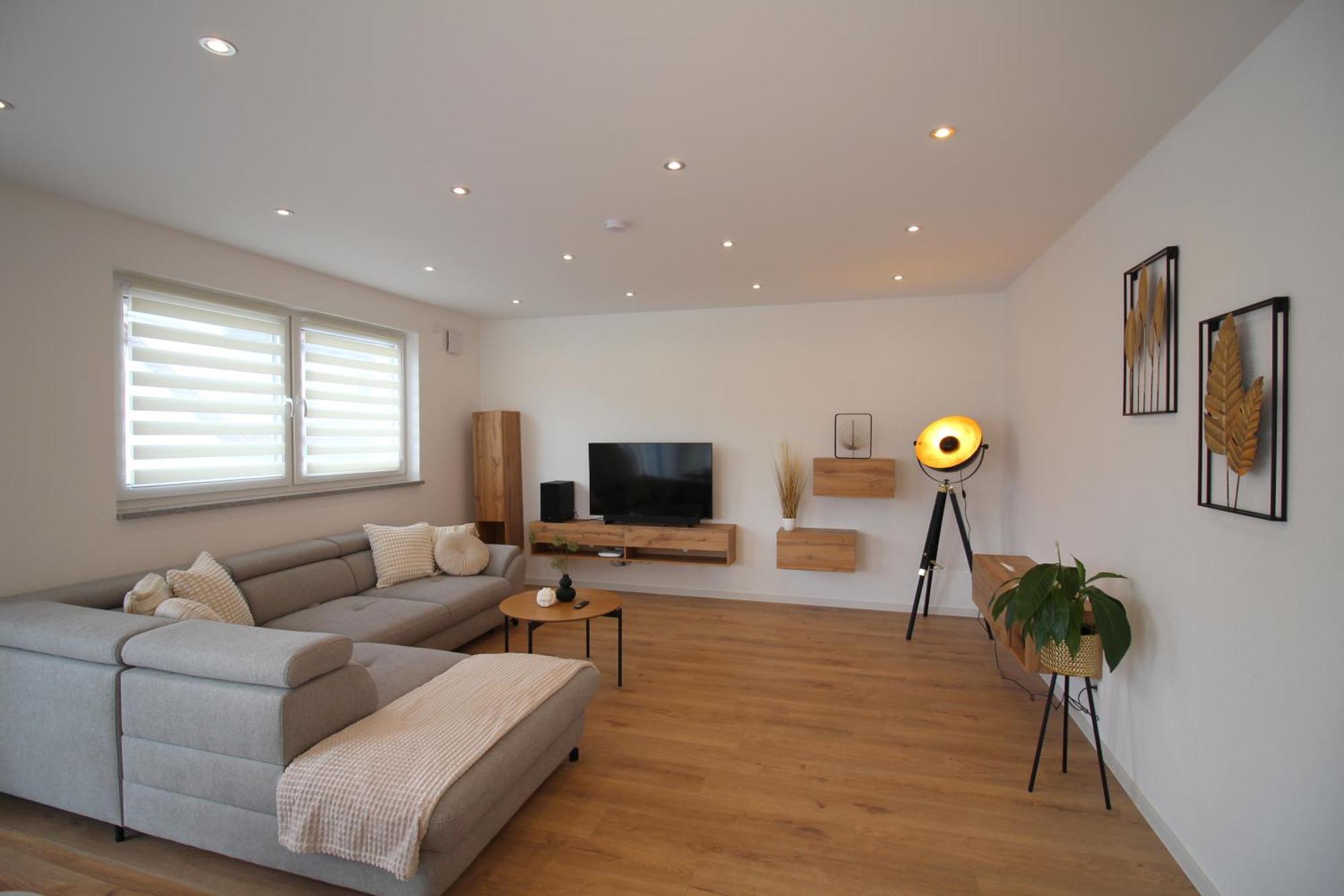 Apartment Mit Voll Ausgestatetter Kueche, Badewanne, Balkon, Parkplatz Vor Dem Haus, Ruhig Gelegen, Ada4 Kulmbach Exterior foto