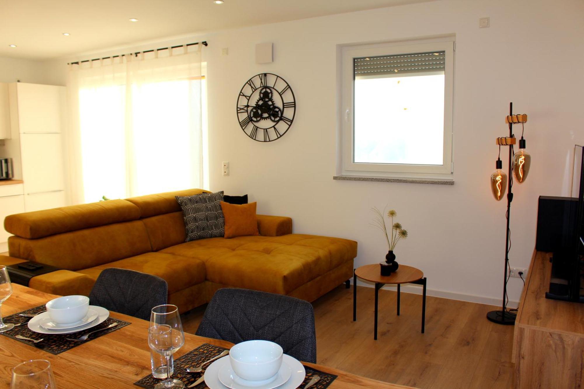 Apartment Mit Voll Ausgestatetter Kueche, Badewanne, Balkon, Parkplatz Vor Dem Haus, Ruhig Gelegen, Ada4 Kulmbach Exterior foto