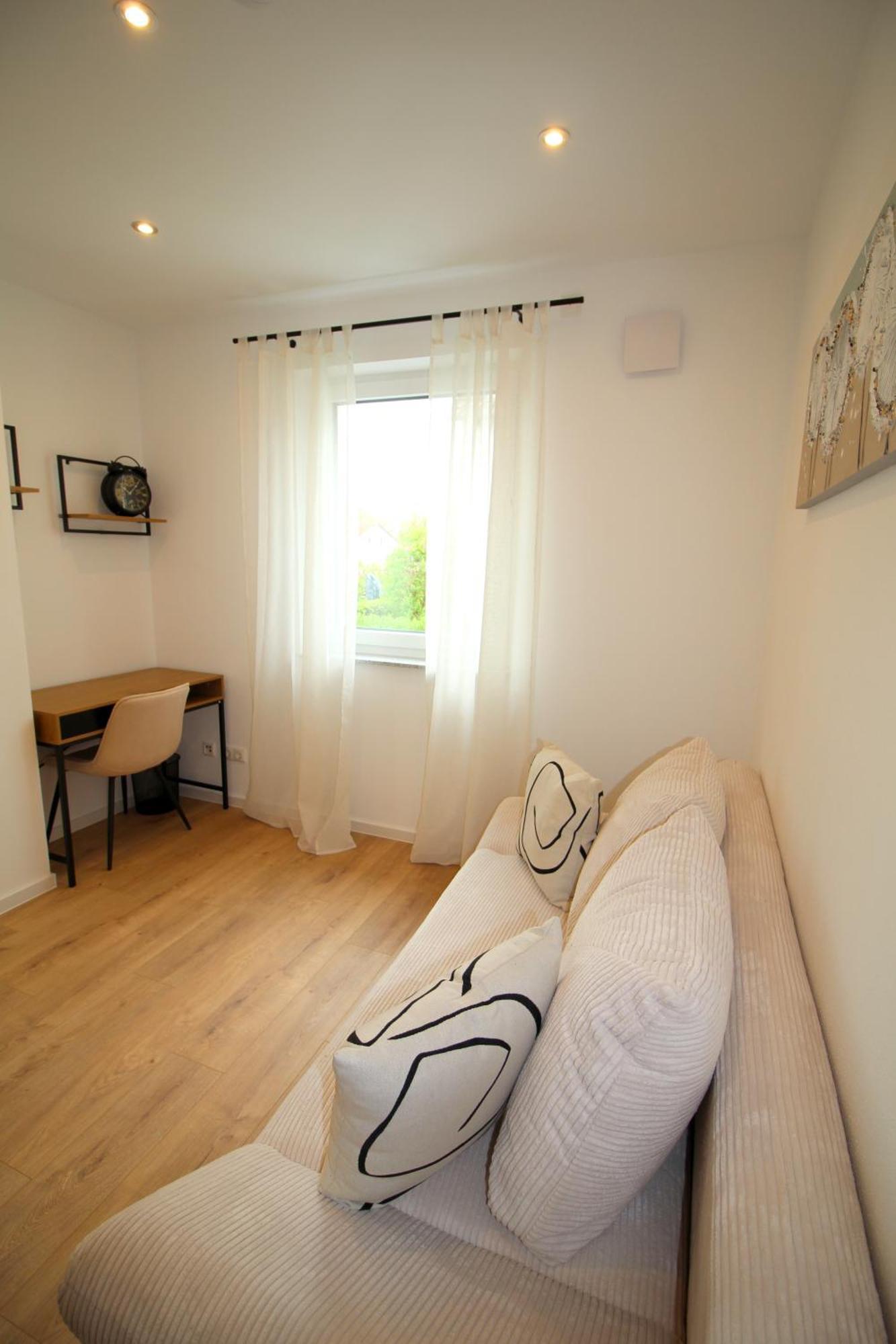 Apartment Mit Voll Ausgestatetter Kueche, Badewanne, Balkon, Parkplatz Vor Dem Haus, Ruhig Gelegen, Ada4 Kulmbach Exterior foto