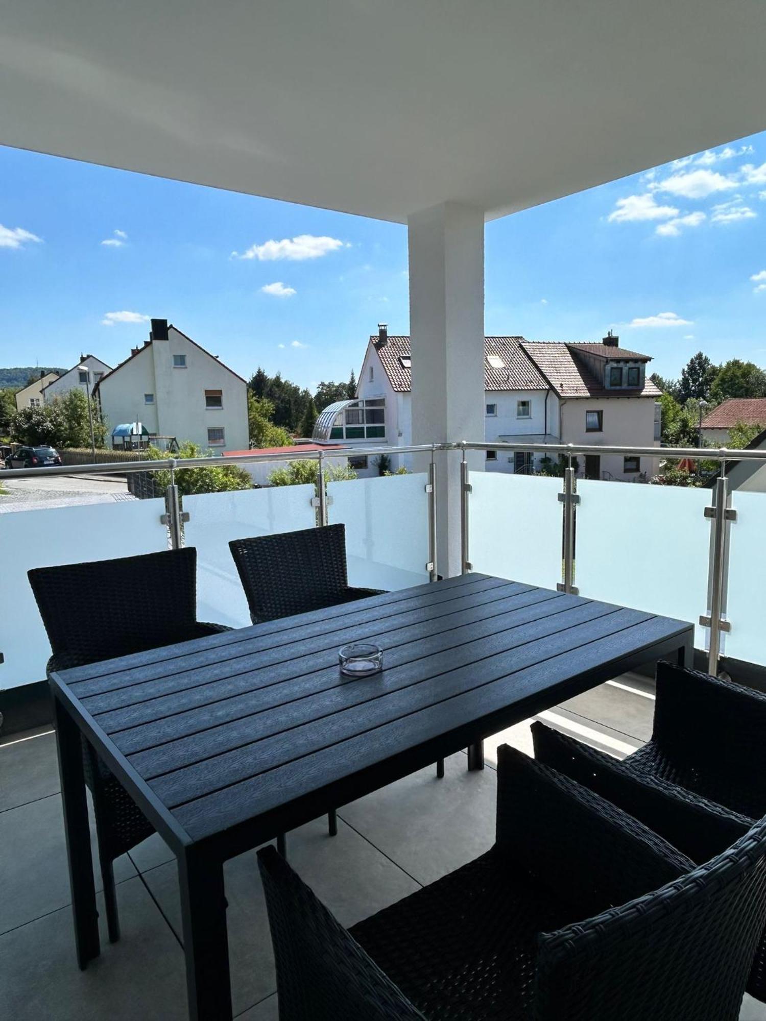 Apartment Mit Voll Ausgestatetter Kueche, Badewanne, Balkon, Parkplatz Vor Dem Haus, Ruhig Gelegen, Ada4 Kulmbach Exterior foto